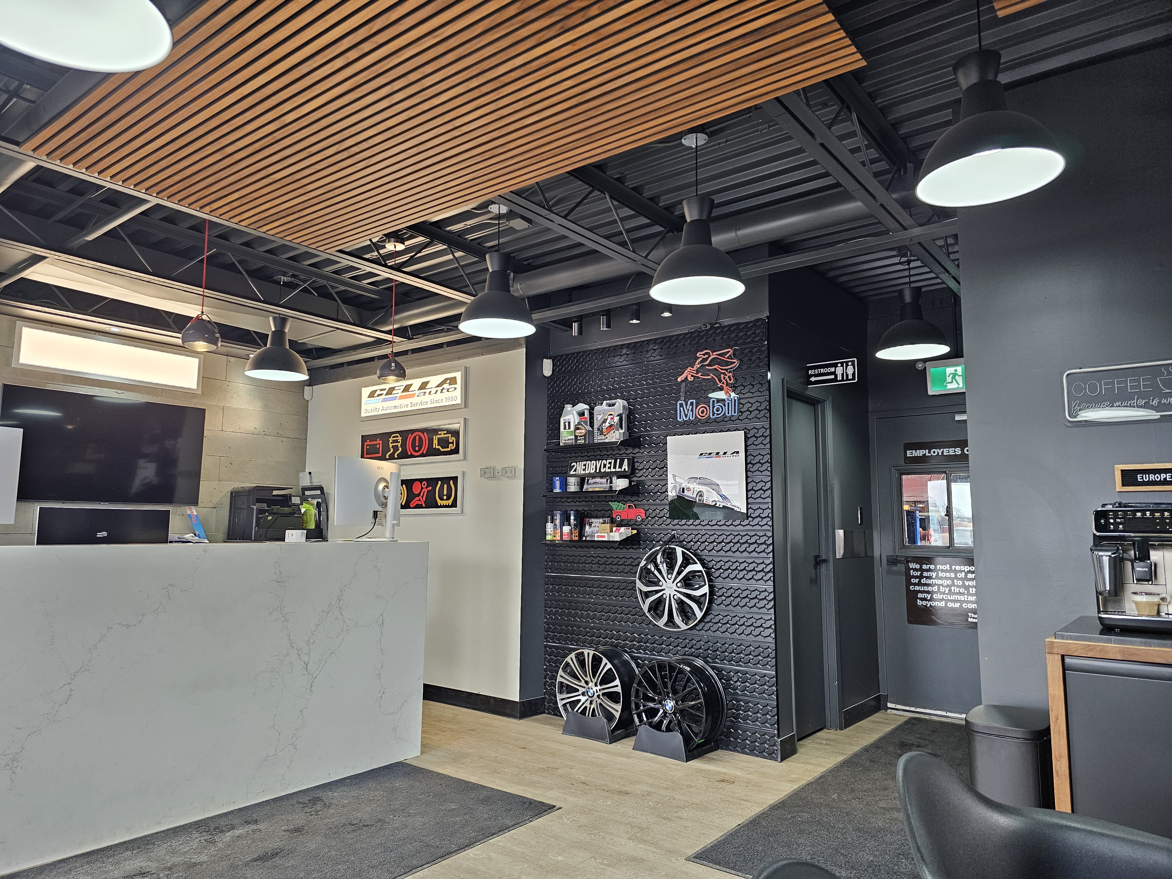 Cella Auto service bay